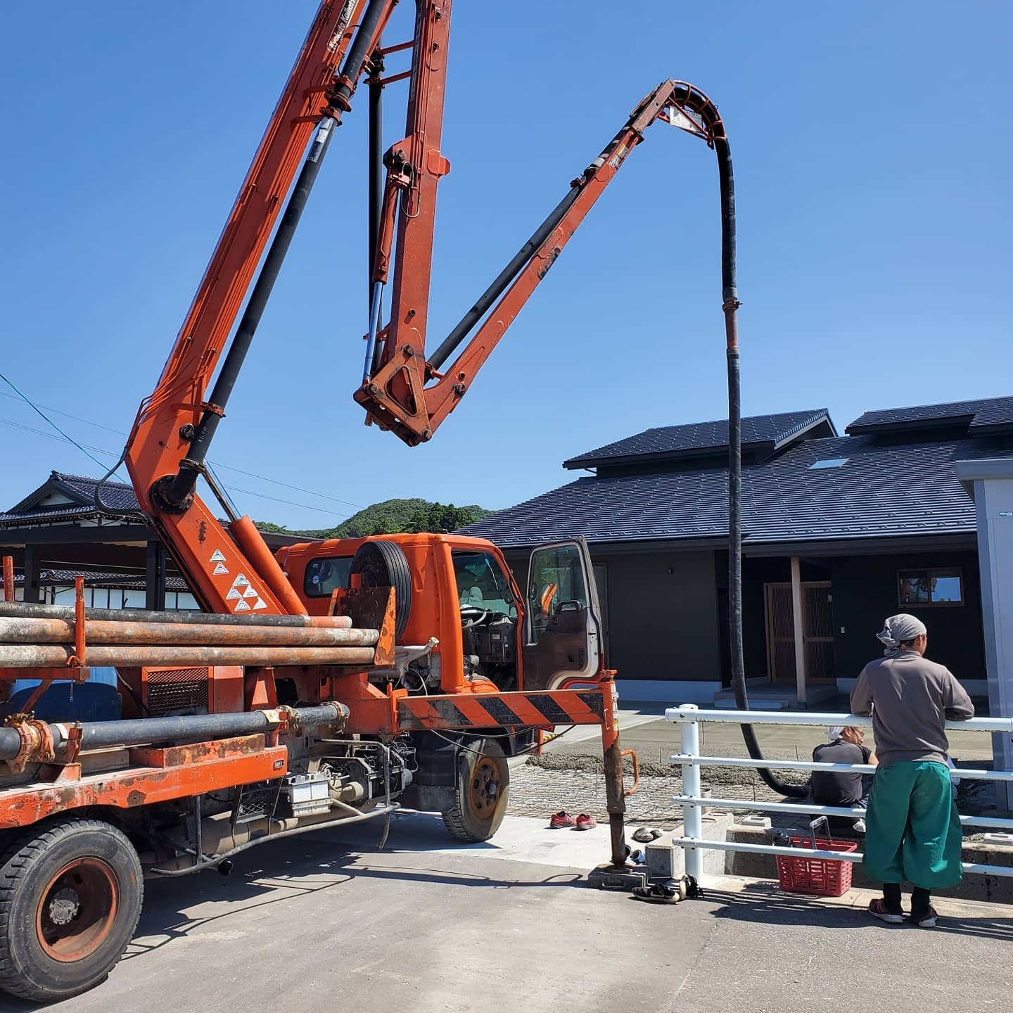 お疲れ様です本日も無事に作業終了しました️ありがとうございました今日も暑かったですねぇ梅雨入りしなかったっけ(・_・?)