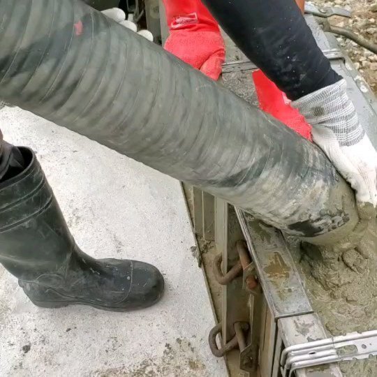 お疲れ様です本日も無事に作業終了しました️ありがとうございました明日は１日雨っぽいですね…安全作業で頑張りましょう️