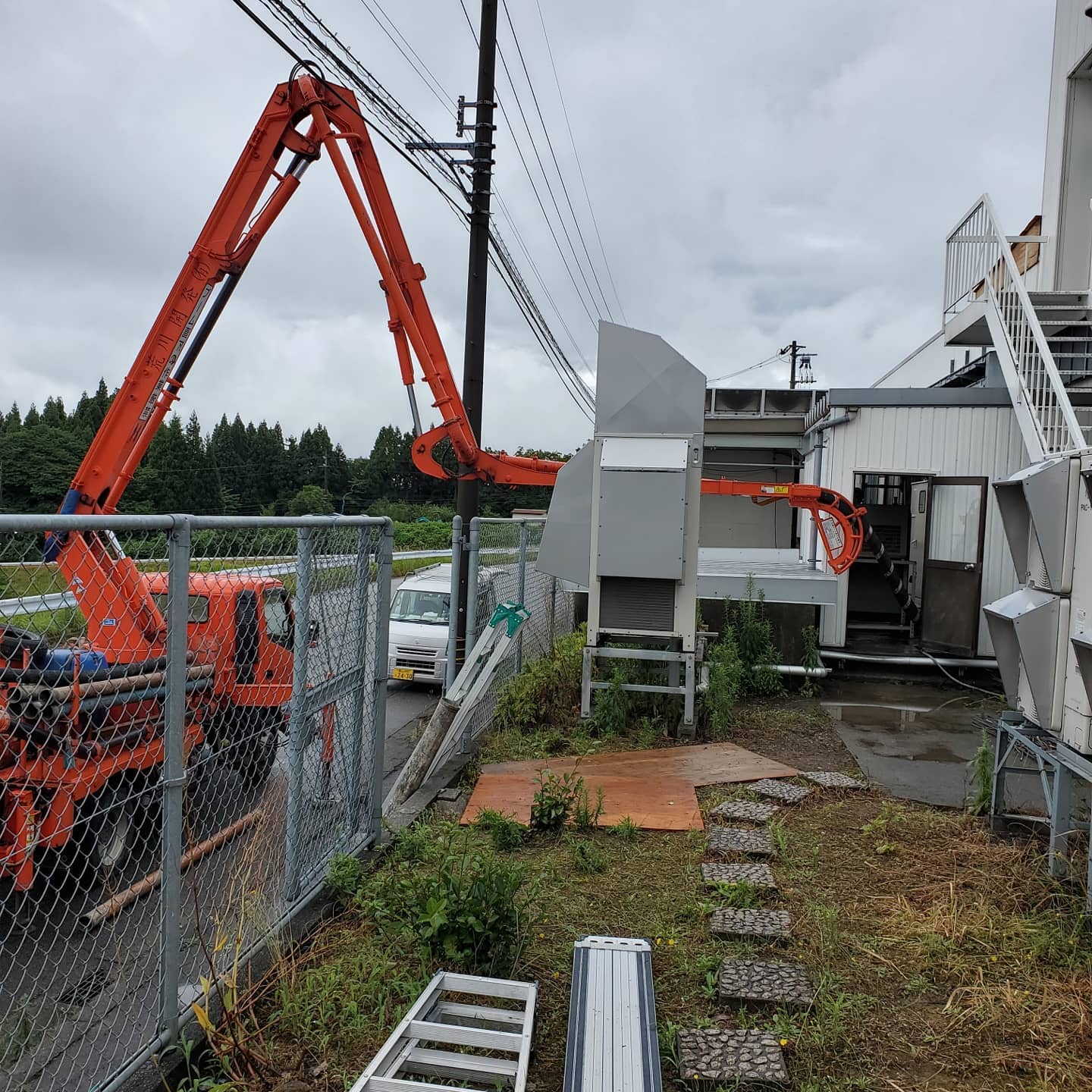 お疲れ様です今週も無事に作業終了しました️ありがとうございました今日の午後は結構雨降ってましたねー良い週末をお過ごし下さい️